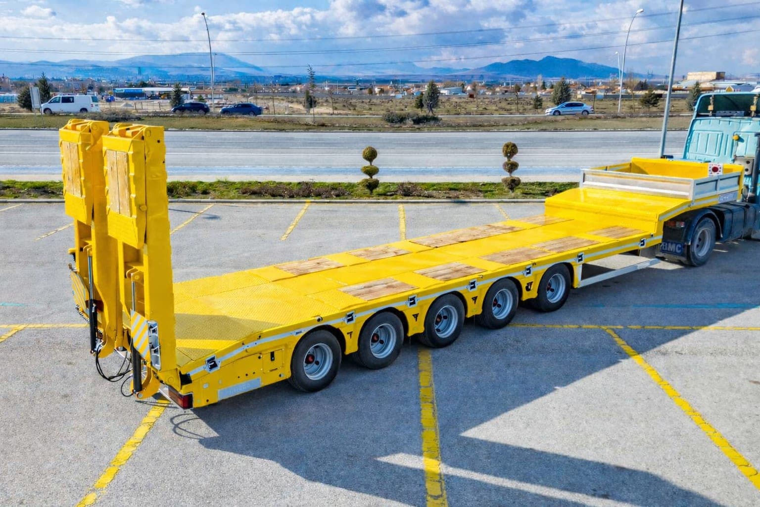 Góndola de 5 ejes. Lista para transporte pesado.